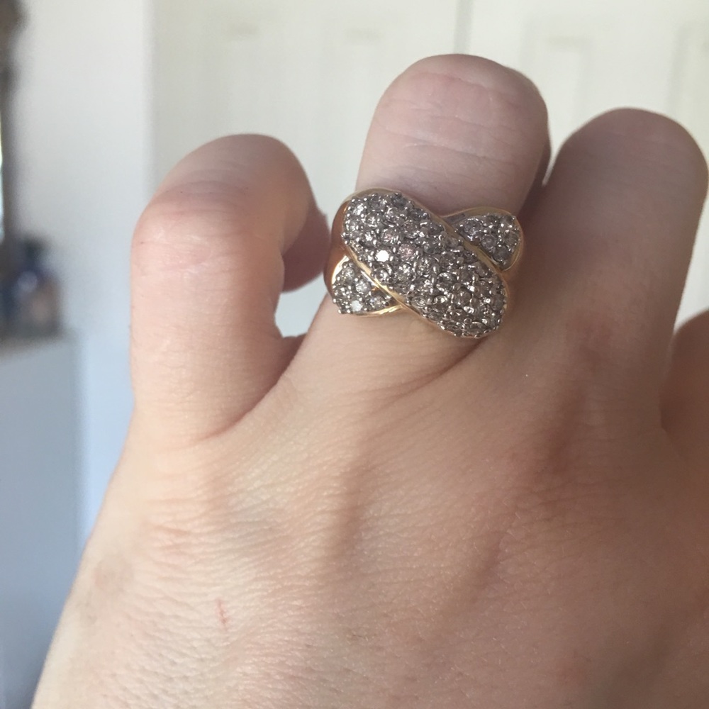Gold diamond ring